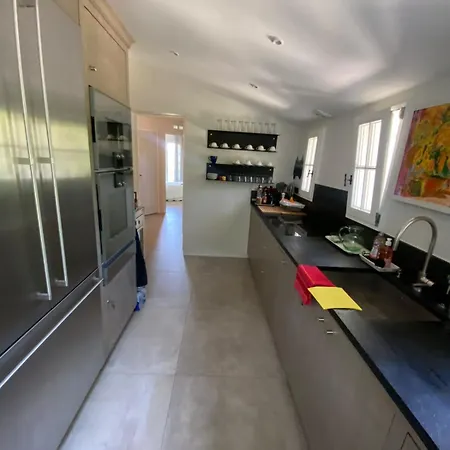 Charming Villa Near St Tropez Вилла