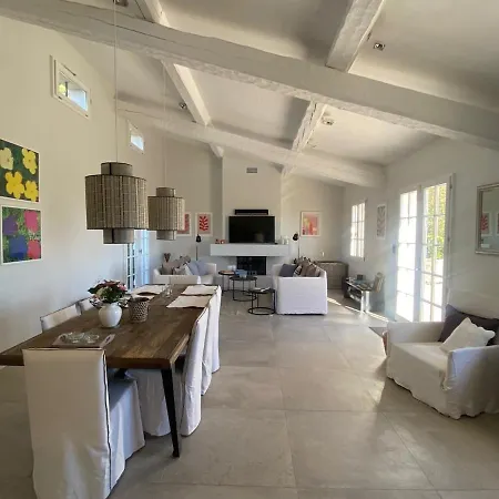 Вилла Charming Villa Near St Tropez Гассен