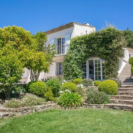 Charming Villa Near St Tropez Вилла
