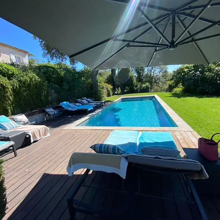 Charming Villa Near St Tropez Вилла Гассен