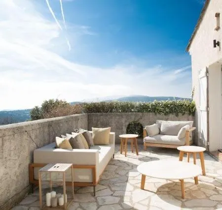 Charming Villa Near St Tropez Вилла
