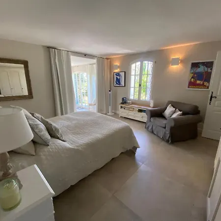Вилла Charming Villa Near St Tropez Гассен