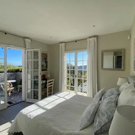 Вилла Charming Villa Near St Tropez Гассен